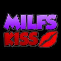 Milfs Kiss